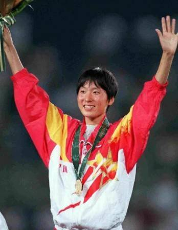 易胜博体育官方入口-退役后移居美国，3个孩子3个爹，53岁奥运冠军王军霞现在还好吗？|中长跑|婚姻|运动员|人生|传奇_新浪体育_新浪新闻
