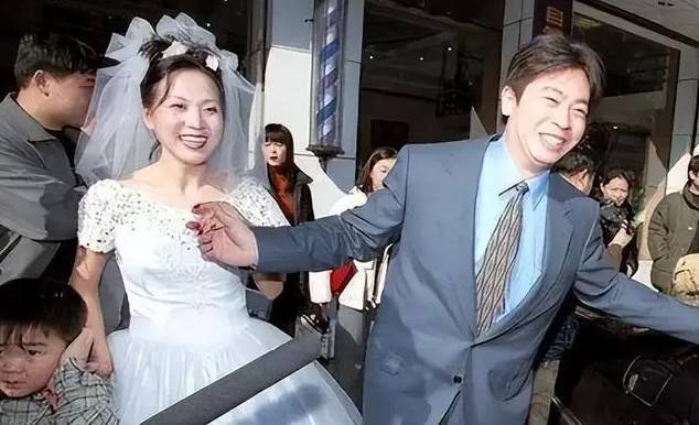 易胜博体育官方入口-退役后移居美国，3个孩子3个爹，53岁奥运冠军王军霞现在还好吗？|中长跑|婚姻|运动员|人生|传奇_新浪体育_新浪新闻