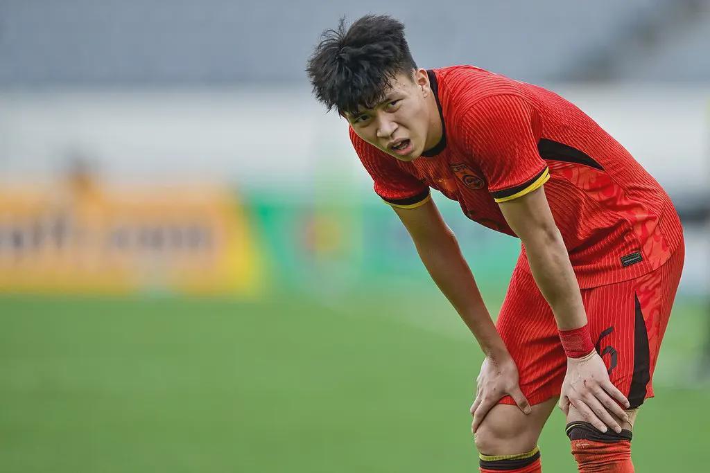 从U23亚洲杯到中超：王钰栋的“冰火两重天”，是中国足球的缩影