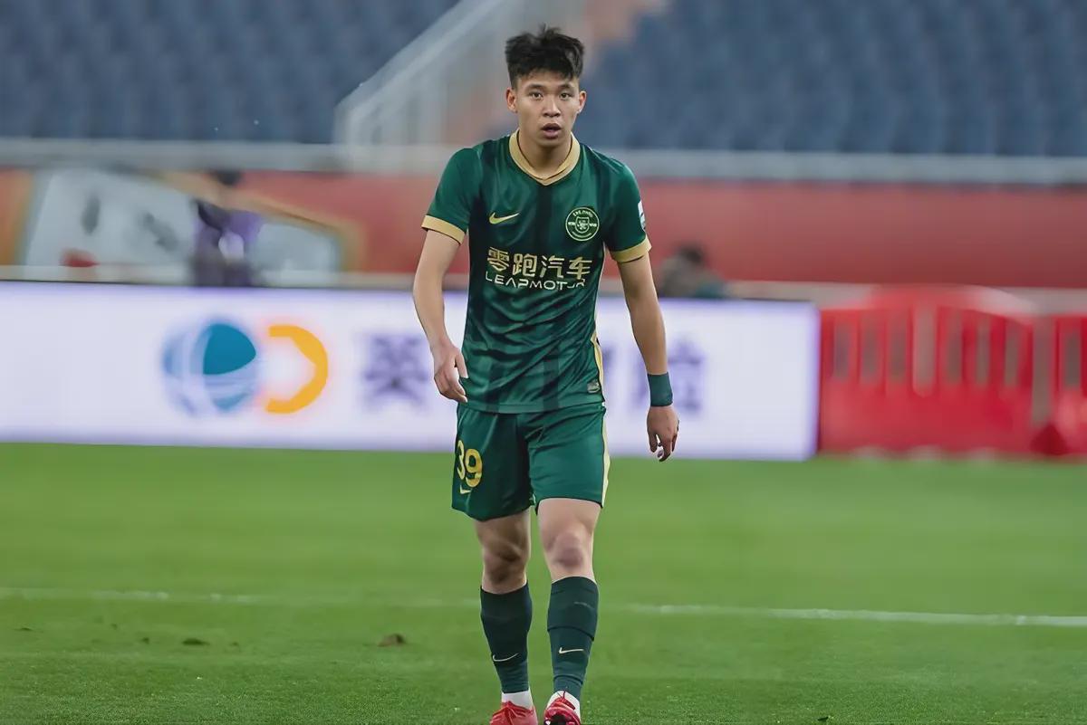 从U23亚洲杯到中超：王钰栋的“冰火两重天”，是中国足球的缩影